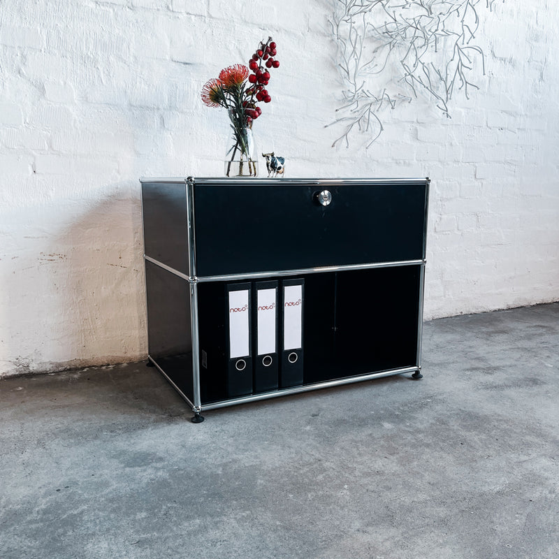 USM Haller - Sideboard - Schwarz - Glastablar