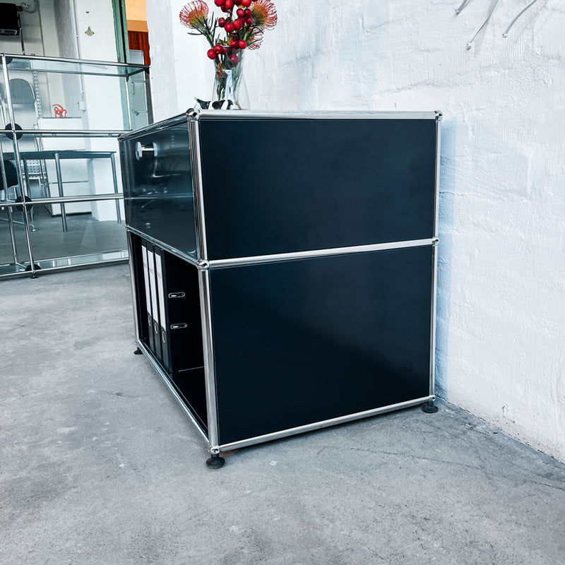 USM Haller - Sideboard - Schwarz - Glastablar