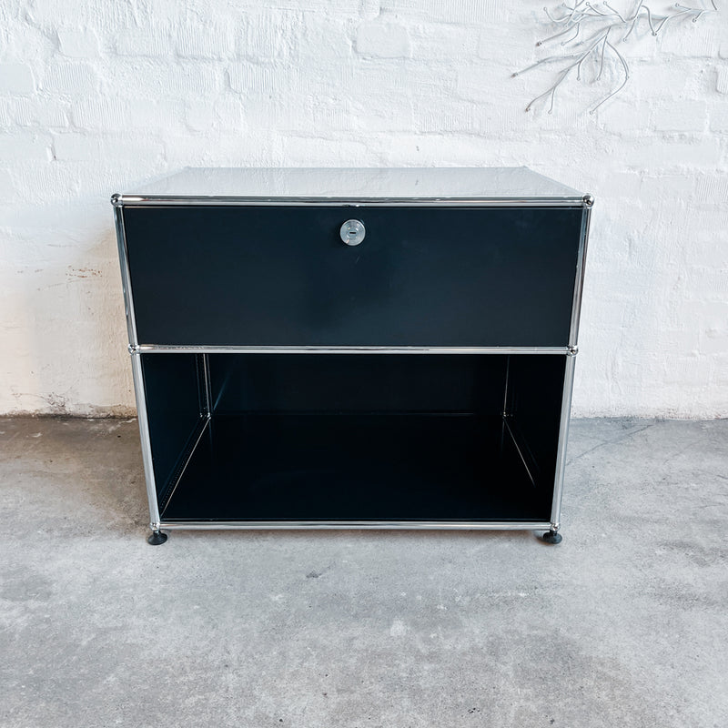 USM Haller - Sideboard - Schwarz - Glastablar