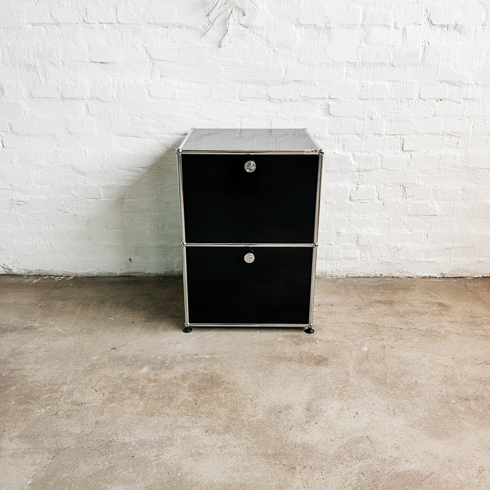 USM Haller - Kommode - Schwarz - Klapptüren