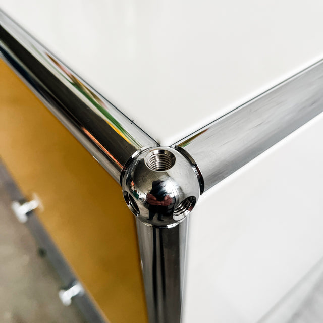 USM Haller - Highboard - Bunt - Weißer Korpus