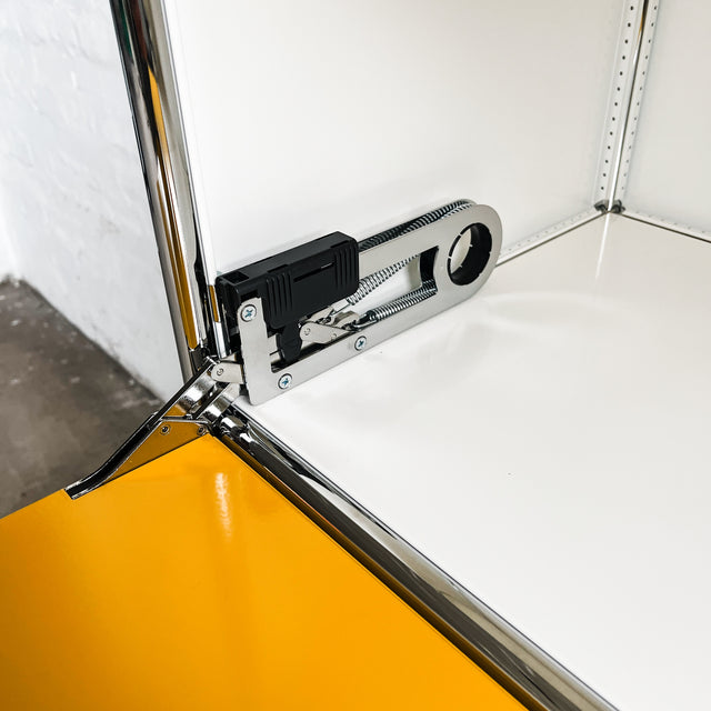 USM Haller - Highboard - Bunt - Weißer Korpus