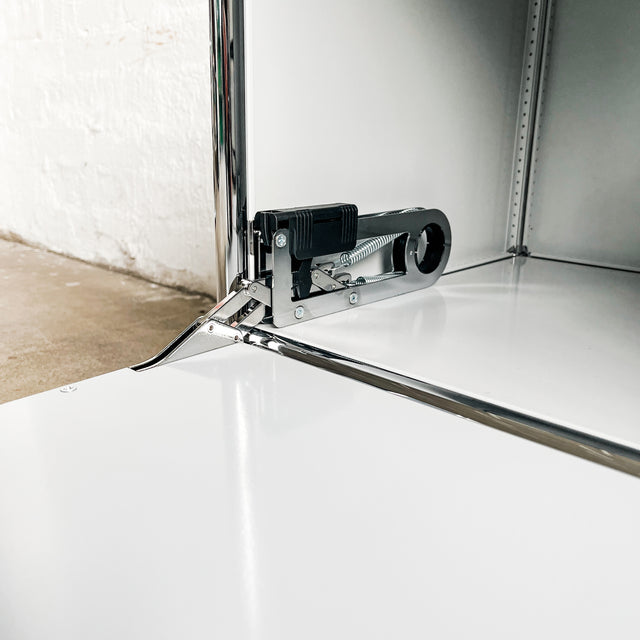 USM Haller - Lowboard - Lichtgrau - 2 Klapptüren - 10cm Unterbau