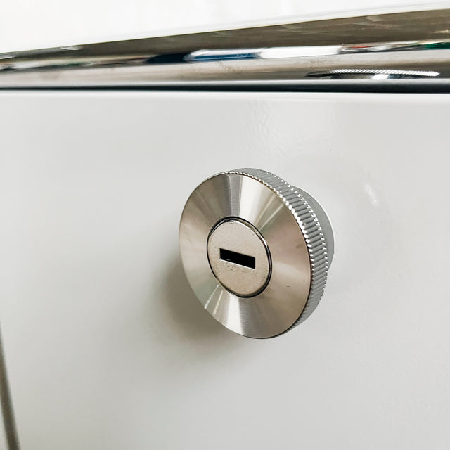 USM Haller - Lowboard - Lichtgrau - 2 Klapptüren - 10cm Unterbau