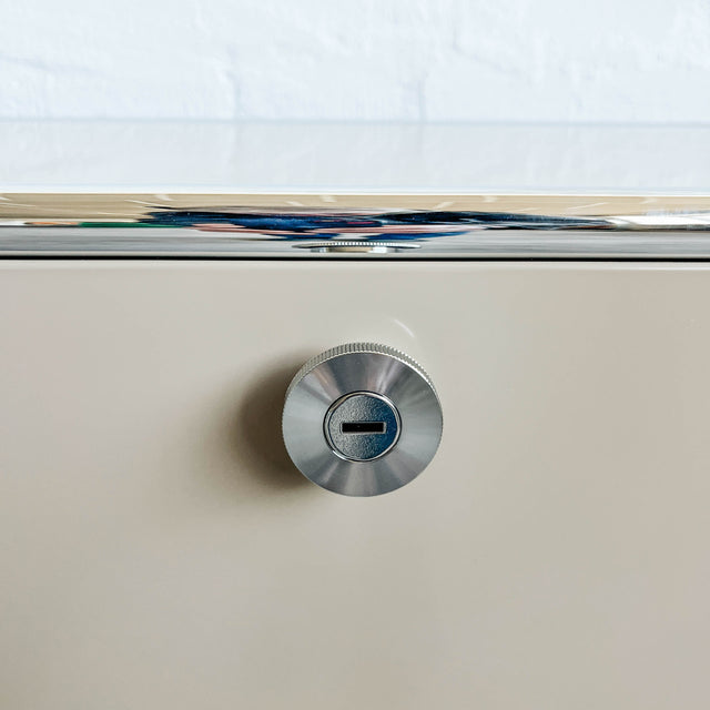 USM Haller - Sideboard - Beige - 4 Klapptüren - Softclose