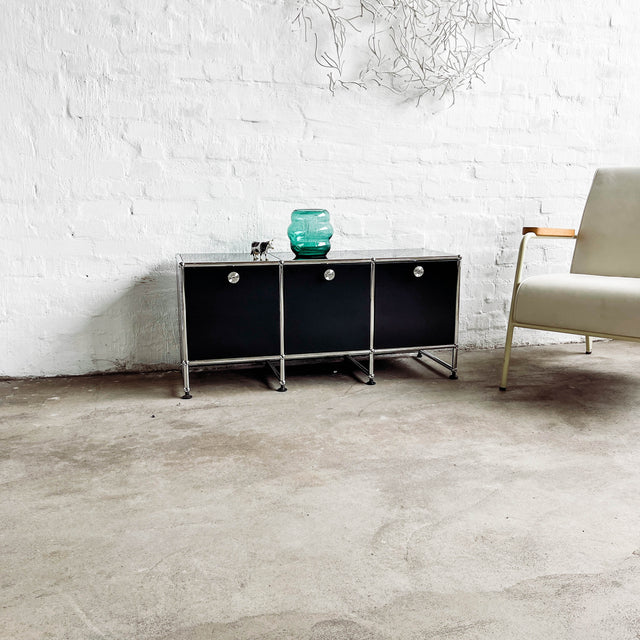 USM Haller - Lowboard - Schwarz - 10 cm Unterbau - Softclose