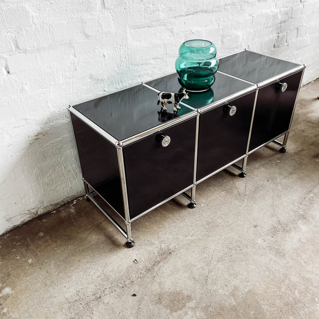 USM Haller - Lowboard - Schwarz - 10 cm Unterbau - Softclose