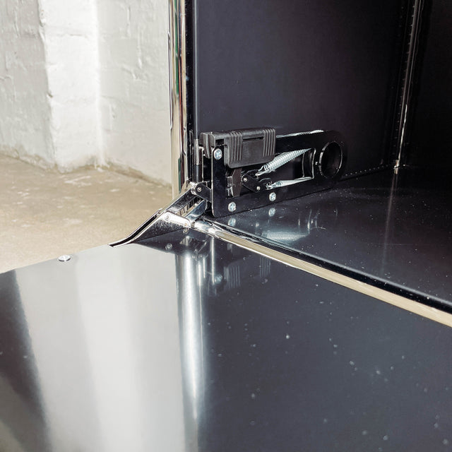 USM Haller - Lowboard - Schwarz - 10 cm Unterbau - Softclose