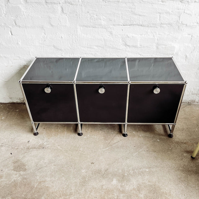 USM Haller - Lowboard - Schwarz - 10 cm Unterbau - Softclose