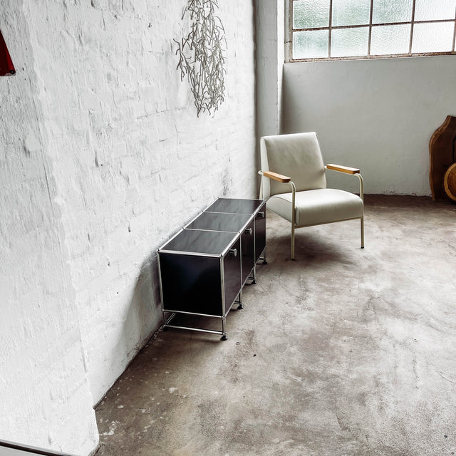 USM Haller - Lowboard - Schwarz - 10 cm Unterbau - Softclose