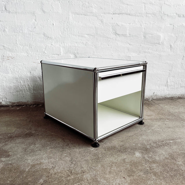 USM Haller - Nachttisch/Druckertisch - Weiß - gebrauchter TOP Zustand