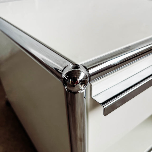 USM Haller - Nachttisch/Druckertisch - Weiß - gebrauchter TOP Zustand