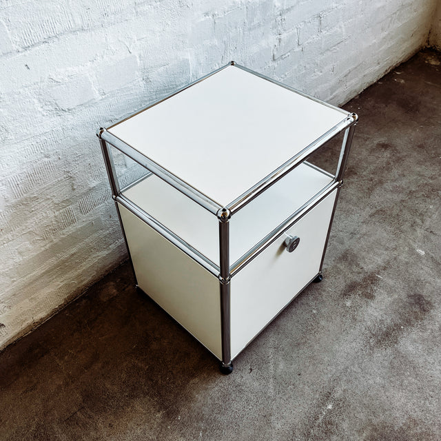 USM Haller - Nachtschränkchen - weiß - gebrauchter TOP Zustand