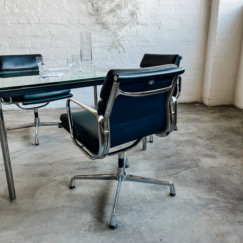 Vitra - Konferenzstuhl Soft Pad Chairs EA 208 Conference - Leder schwarz - gebrauchter TOP Zustand