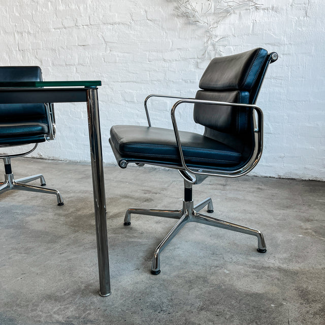 Vitra - Konferenzstuhl Soft Pad Chairs EA 208 Conference - Leder schwarz - gebrauchter TOP Zustand