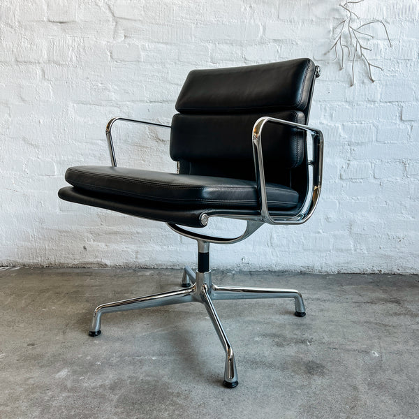 Vitra - Konferenzstuhl Soft Pad Chairs EA 208 Conference - Leder schwarz - gebrauchter TOP Zustand