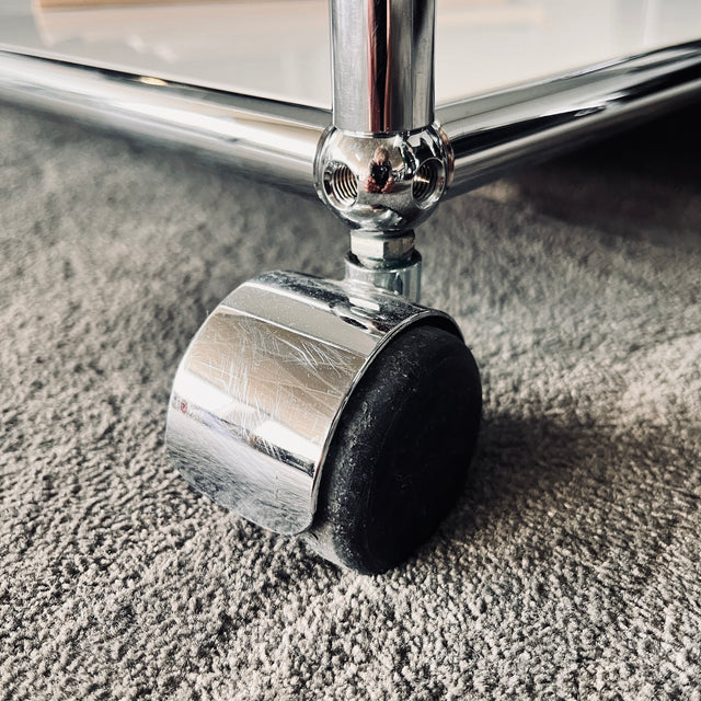 USM Haller - Beistelltisch - 75 cm x 75 cm - weiß - gebrauchter TOP Zustand