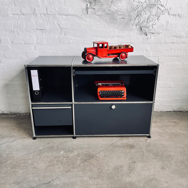 USM Haller - Sideboard - anthrazit - 1 Schublade, 1 Ausziehtablar und 1 Klapptür - guter gebrauchter Zustand