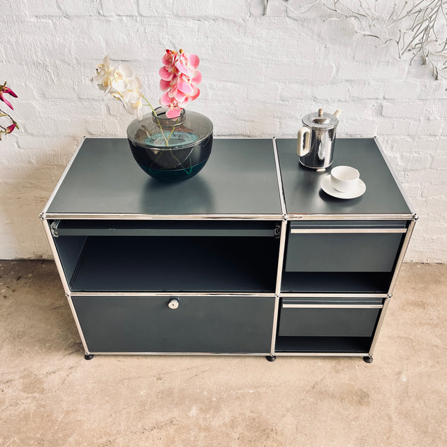 USM Haller - Sideboard - anthrazit - 1 Ausziehtablar, 1 Vollauszug und 2 Schubladen - guter gebrauchter Zustand