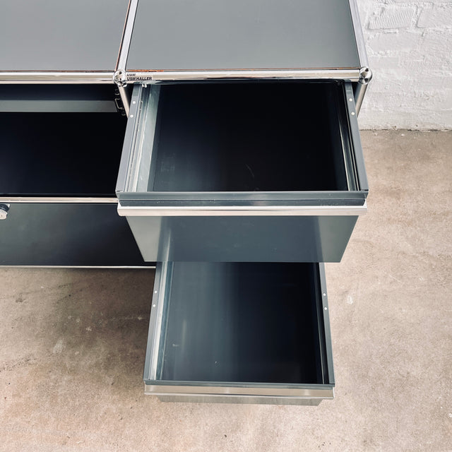USM Haller - Sideboard - anthrazit - 1 Ausziehtablar, 1 Vollauszug und 2 Schubladen - guter gebrauchter Zustand