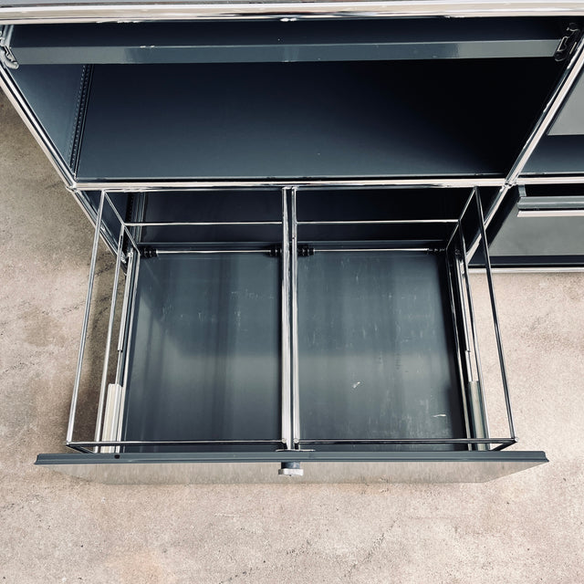 USM Haller - Sideboard - anthrazit - 1 Ausziehtablar, 1 Vollauszug und 2 Schubladen - guter gebrauchter Zustand