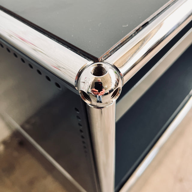 USM Haller - Sideboard - anthrazit - 1 Ausziehtablar, 1 Vollauszug und 2 Schubladen - guter gebrauchter Zustand