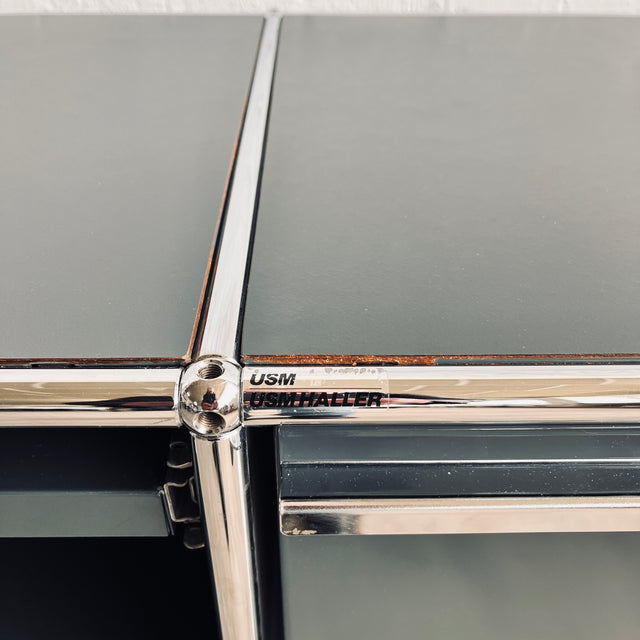 USM Haller - Sideboard - anthrazit - 1 Ausziehtablar, 1 Vollauszug und 2 Schubladen - guter gebrauchter Zustand