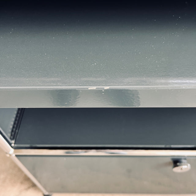 USM Haller - Sideboard - anthrazit - 1 Ausziehtablar, 1 Vollauszug und 2 Schubladen - guter gebrauchter Zustand