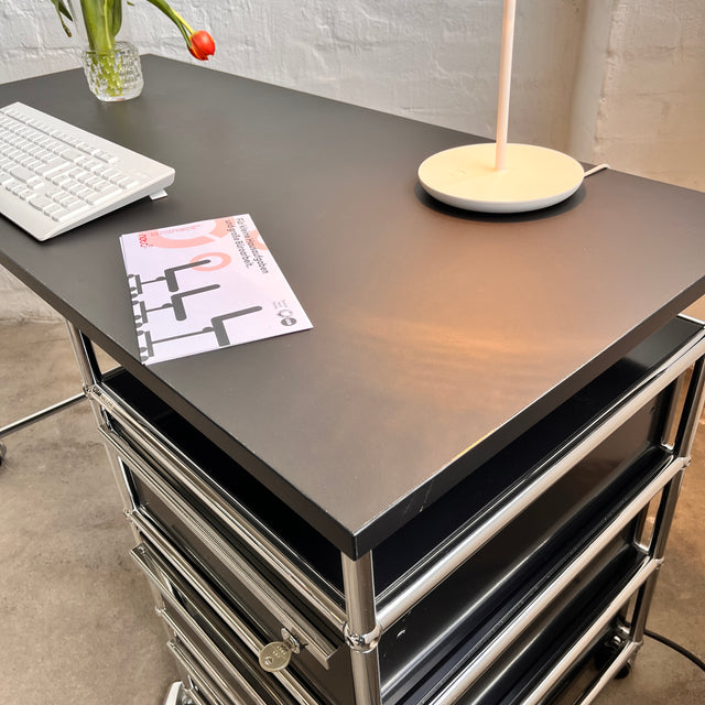 USM Haller - Schreibtisch - schwarz - guter gebrauchter Zustand