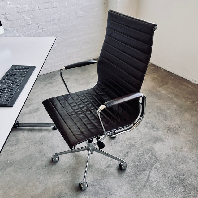 Vitra - EA 119 Alu Chair - Bürodrehstuhl - Leder braun - Charles & Ray Eames - guter gebrauchter Zustand