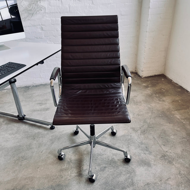 Vitra - EA 119 Alu Chair - Bürodrehstuhl - Leder braun - Charles & Ray Eames - guter gebrauchter Zustand