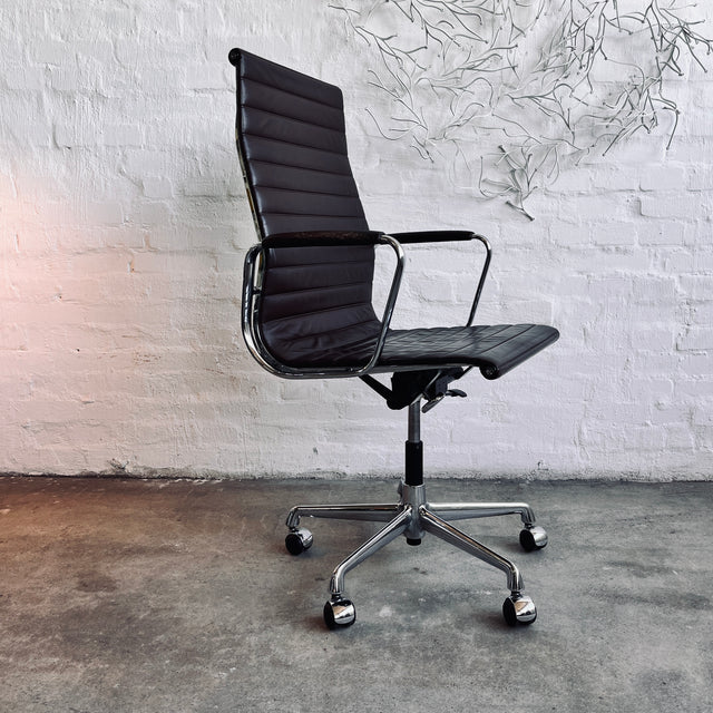 Vitra - EA 119 Alu Chair - Bürodrehstuhl - Leder braun - Charles & Ray Eames - guter gebrauchter Zustand
