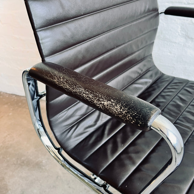Vitra - EA 119 Alu Chair - Bürodrehstuhl - Leder braun - Charles & Ray Eames - guter gebrauchter Zustand