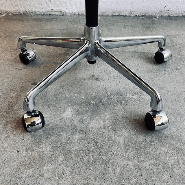 Vitra - EA 119 Alu Chair - Bürodrehstuhl - Leder braun - Charles & Ray Eames - guter gebrauchter Zustand