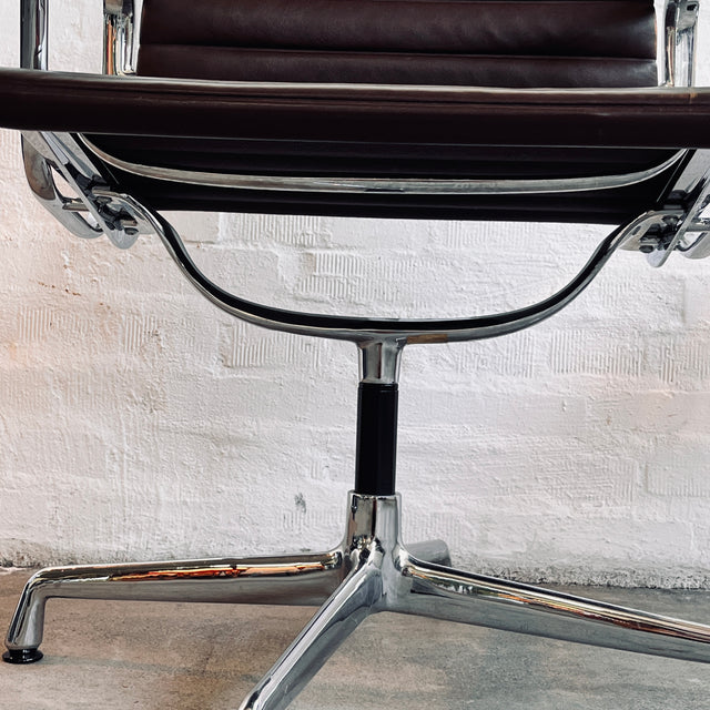 Vitra - EA 108 Alu Chair - Konferenzstuhl/Besucherstuhl - Leder braun - Charles & Ray Eames - guter gebrauchter Zustand