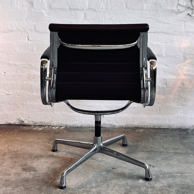Vitra - EA 108 Alu Chair - Konferenzstuhl/Besucherstuhl - Leder braun - Charles & Ray Eames - guter gebrauchter Zustand