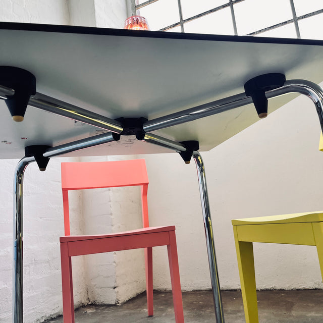 Vitra - Standard Table - weiß/Edelstahl - Outdoor - Charles & Ray Eames - gebrauchter TOP Zustand