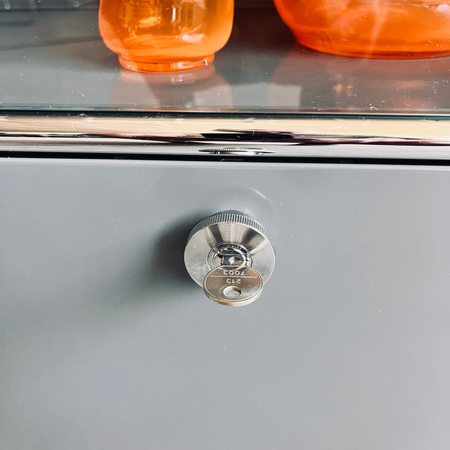 USM Haller - Highboard - Mittelgrau/Glas - gebrauchter TOP Zustand