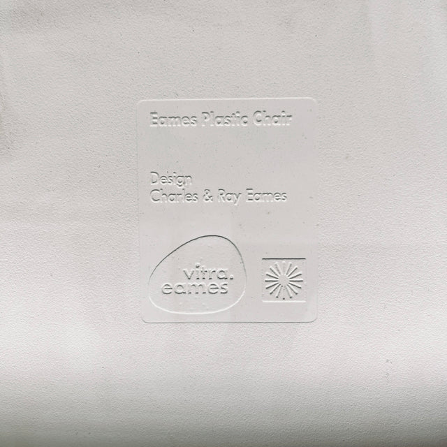 Vitra - Eames Plastic Side Chair DSR - Stuhl - weiß - Charles & Ray Eames - sehr guter gebrauchter Zustand