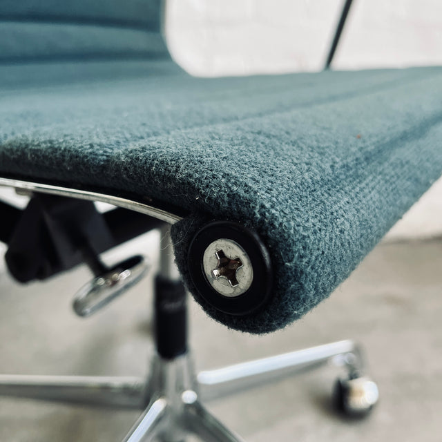 Vitra - Aluminium Chair EA 117 – Bürodrehstuhl - blau/türkis - Charles & Ray Eames - guter gebrauchter Zustand