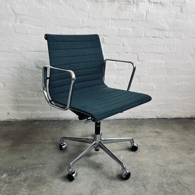 Vitra - Aluminium Chair EA 117 – Bürodrehstuhl - blau/türkis - Charles & Ray Eames - guter gebrauchter Zustand