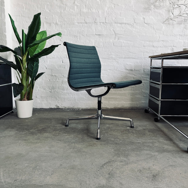 Vitra - EA 106 Alu Chair - Konferenzstuhl/Besucherstuhl - blau/türkis - Charles & Ray Eames - guter gebrauchter Zustand
