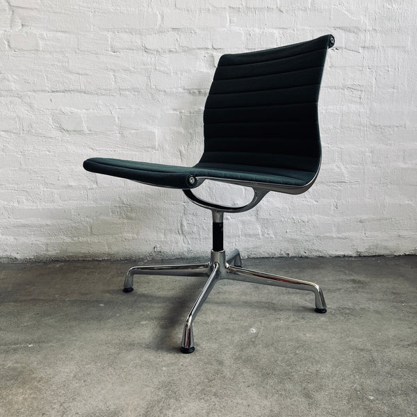 Vitra - EA 106 Alu Chair - Konferenzstuhl/Besucherstuhl - blau/türkis - Charles & Ray Eames - guter gebrauchter Zustand