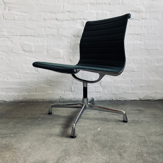 Vitra - EA 106 Alu Chair - Konferenzstuhl/Besucherstuhl - blau/türkis - Charles & Ray Eames - guter gebrauchter Zustand