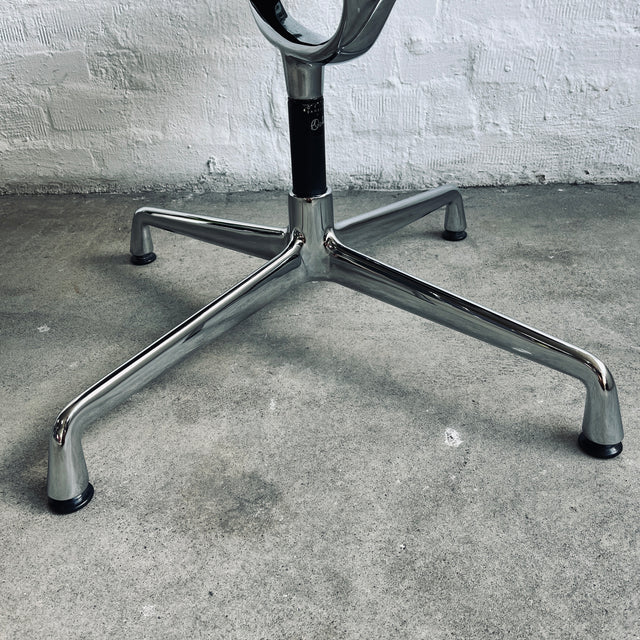 Vitra - EA 106 Alu Chair - Konferenzstuhl/Besucherstuhl - blau/türkis - Charles & Ray Eames - guter gebrauchter Zustand