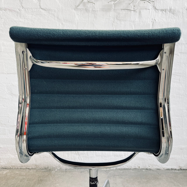 Vitra - EA 106 Alu Chair - Konferenzstuhl/Besucherstuhl - blau/türkis - Charles & Ray Eames - guter gebrauchter Zustand