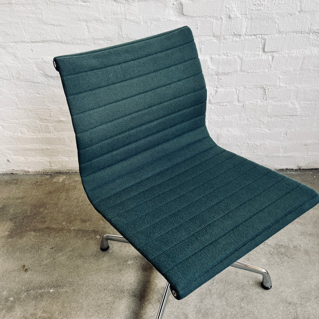 Vitra - EA 106 Alu Chair - Konferenzstuhl/Besucherstuhl - blau/türkis - Charles & Ray Eames - guter gebrauchter Zustand