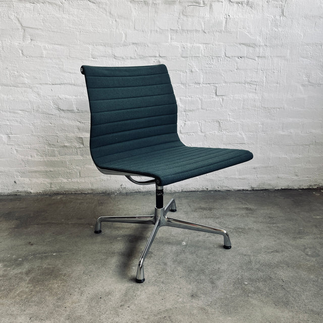 Vitra - EA 106 Alu Chair - Konferenzstuhl/Besucherstuhl - blau/türkis - Charles & Ray Eames - guter gebrauchter Zustand