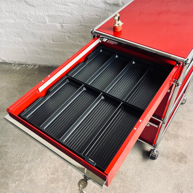 USM Haller - Rollcontainer - rubinrot - gebrauchter TOP Zustand