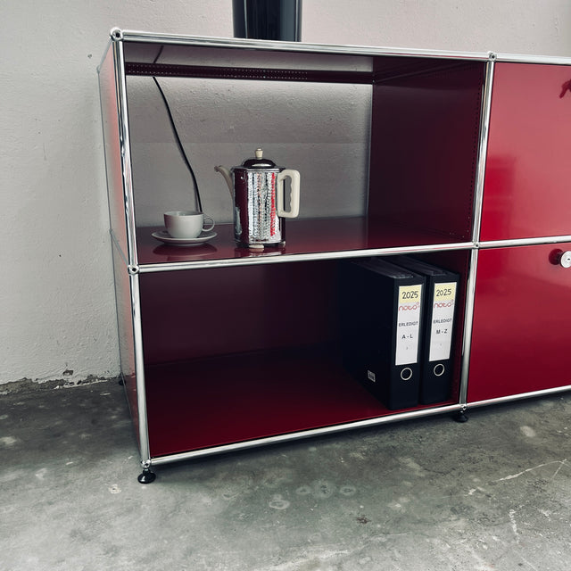 USM Haller - Sideboard 2x2 - 2 Klappen - rubinrot - gebrauchter TOP Zustand